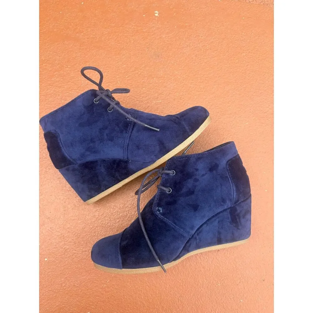 Toms Navy Blue Suede Wedge Ankle Boots Size 8 Lace Up Casual Velvet